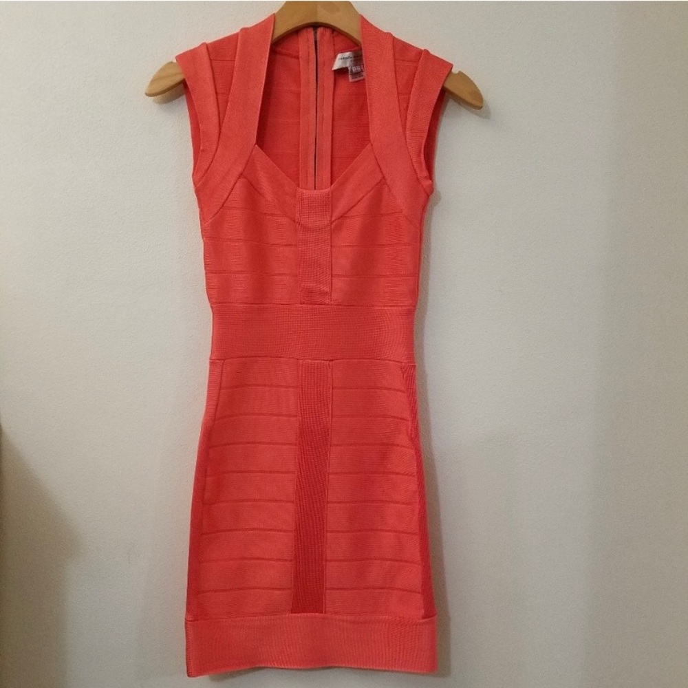 French Connection Coral body con dress. Size 0 - Picture 3 of 8